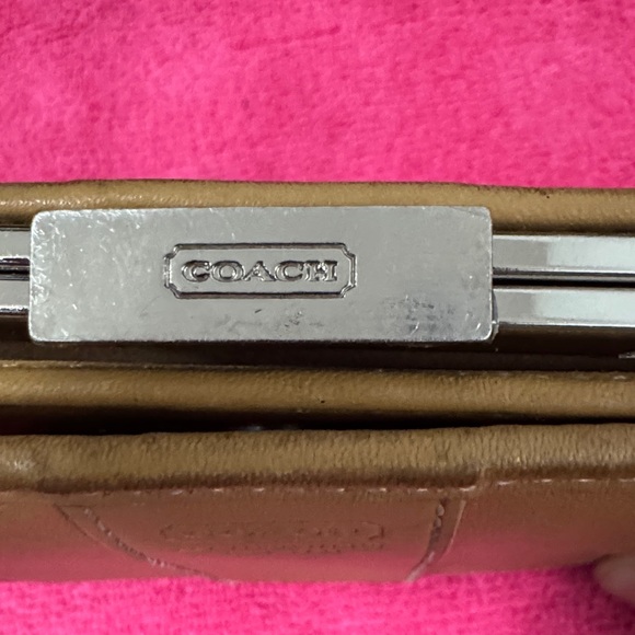 Vintage Coach Leather Bifold Wallet in Tan - Picture 3 of 16